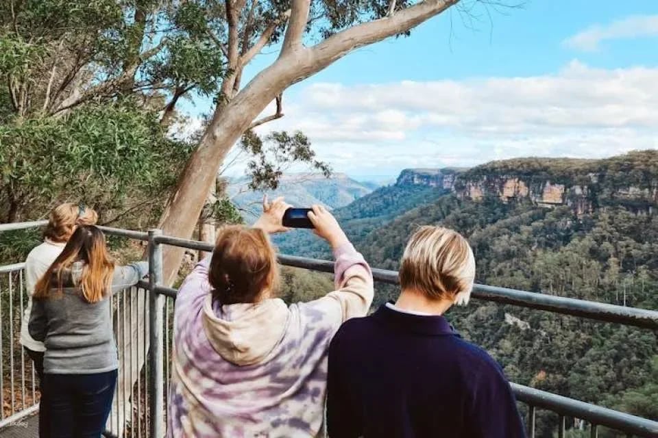 Wildlife, waterfalls and wine full-day private tour from Sydney
