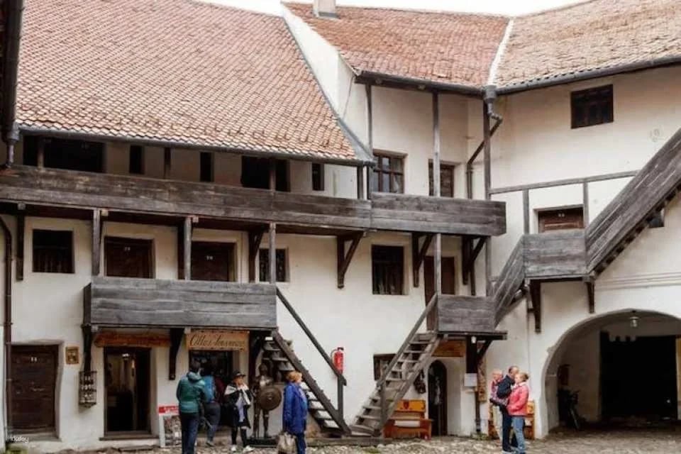 Bran Castle, Peles Castle and Brasov Guided Tour