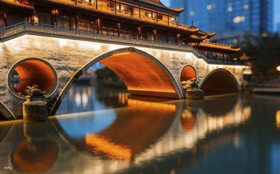 Chengdu private evening tour with hot pot dinner