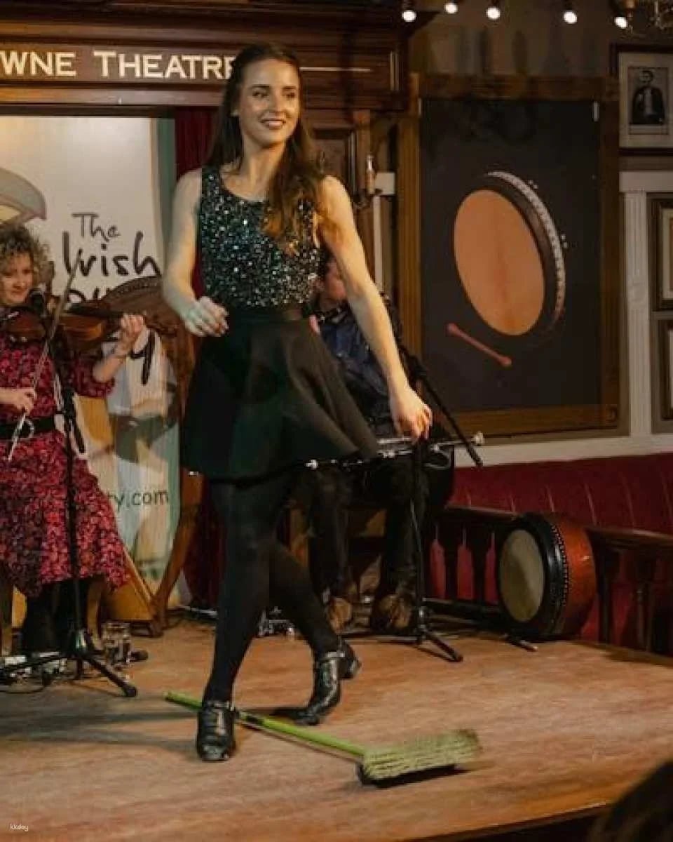Music and dance show with optional dinner at the Irish House Party