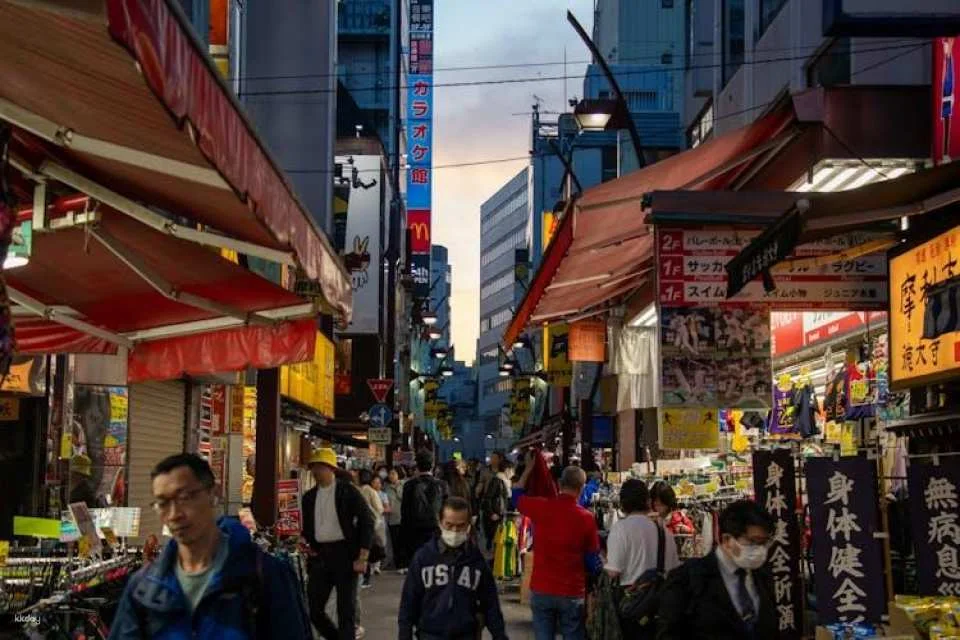 Guided Bar Hopping Night Tour in Ueno with Food and Drinks