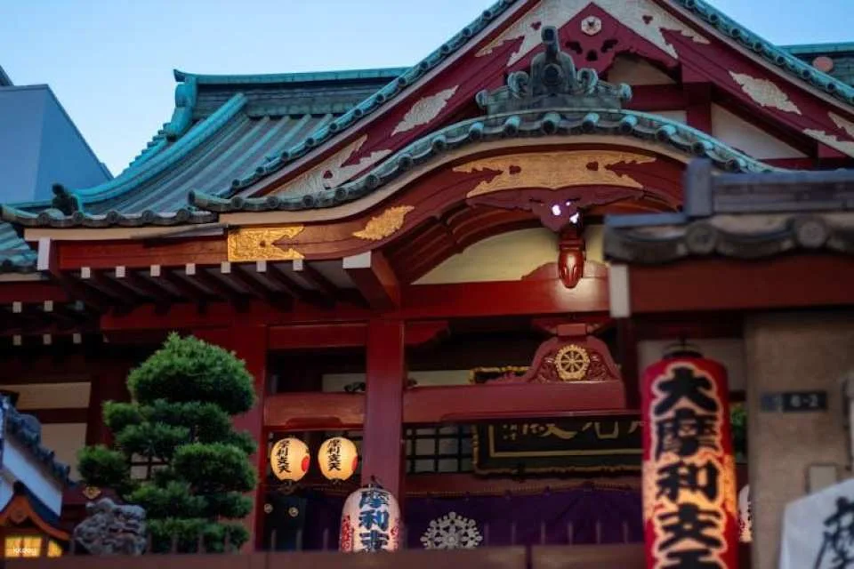 Guided Bar Hopping Night Tour in Ueno with Food and Drinks