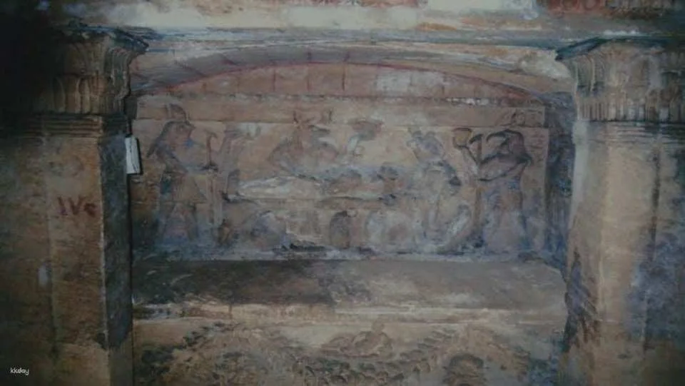 Roman amphitheater, Bombay's pillar and Catacombs tour from Alexandria