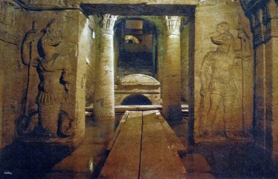 Roman amphitheater, Bombay's pillar and Catacombs tour from Alexandria
