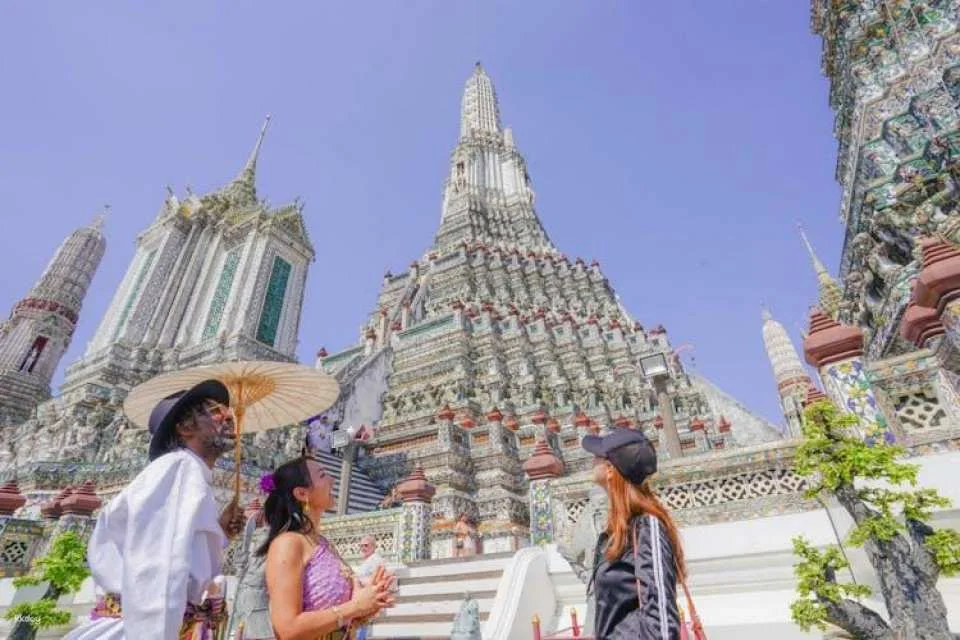 Bangkok Wat Pho and Wat Arun walking tour with flower market