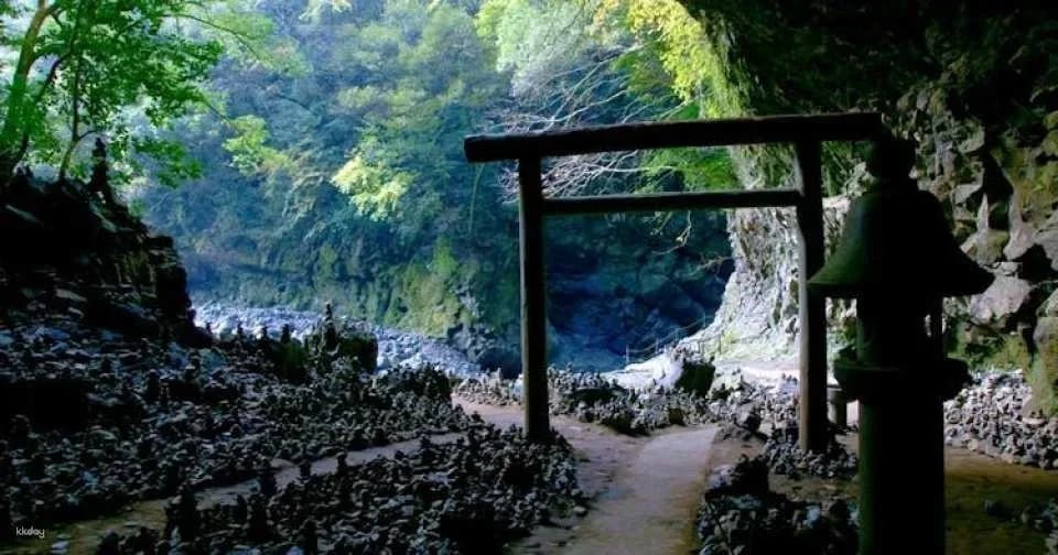 Miyazaki, Takachiho Gorge and Shrines guided tour from Fukuoka
