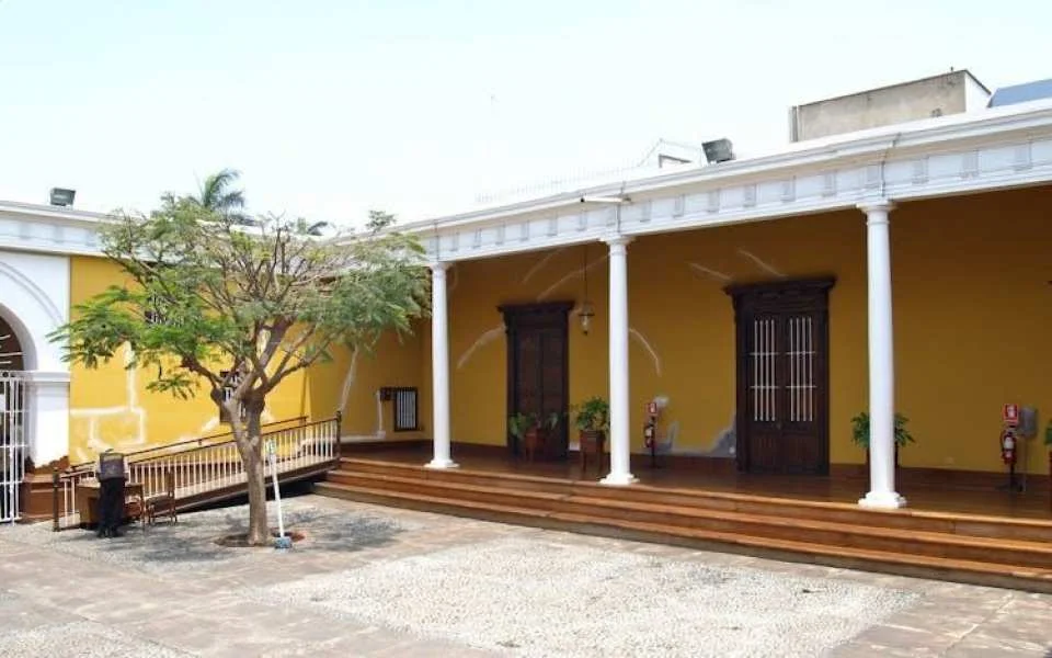 Half-Day Private Tour of Trujillo's History and Architecture