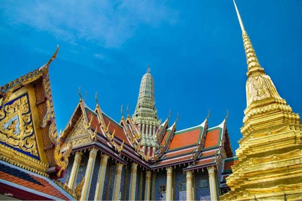 Grand Palace and historic temples private tour with canal boat ride