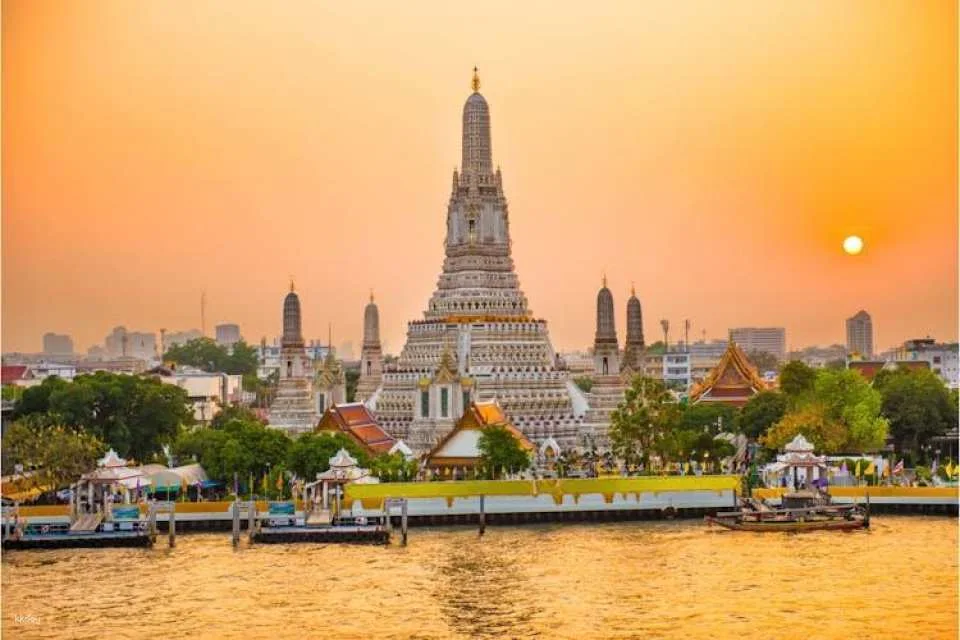 Grand Palace and historic temples private tour with canal boat ride