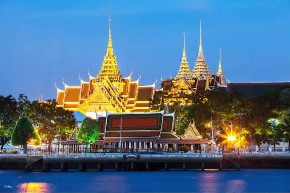 Grand Palace and historic temples private tour with canal boat ride