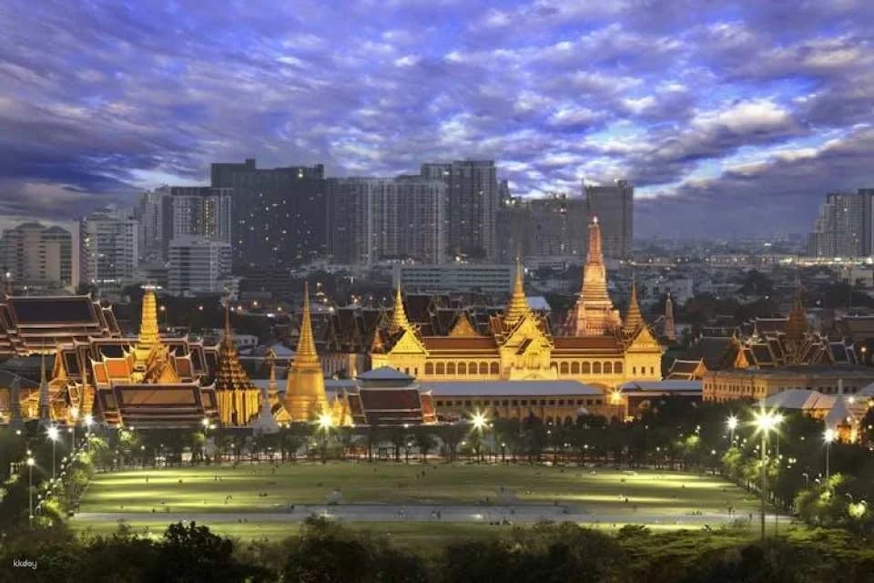 Grand Palace and historic temples private tour with canal boat ride