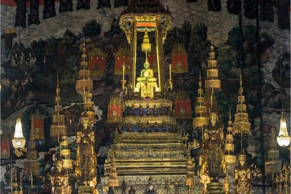Grand Palace and historic temples private tour with canal boat ride