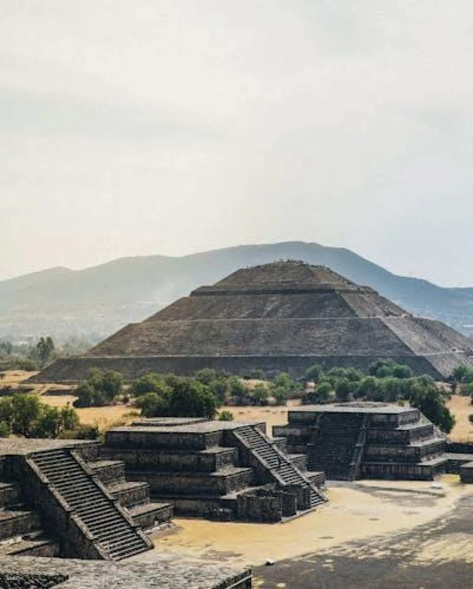 Teotihuacan pyramids and Shrine of Guadalupe private tour with optional lunch
