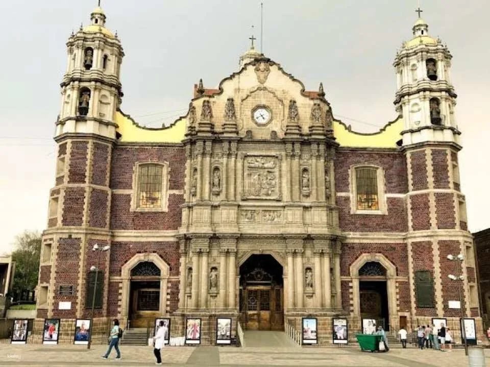 Teotihuacan pyramids and Shrine of Guadalupe private tour with optional lunch