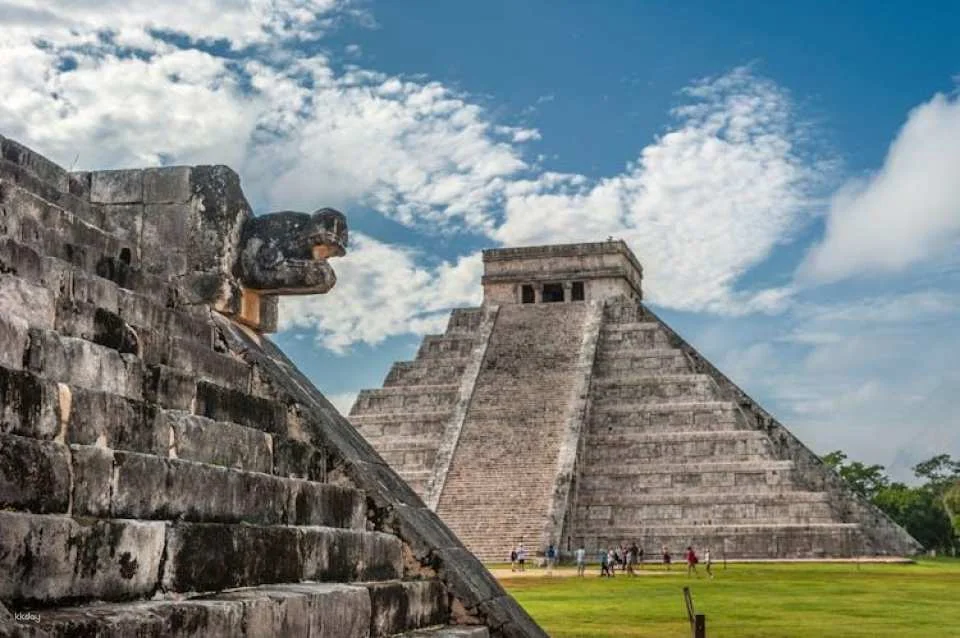 Chichen Itza on-site guided tour with certified local expert