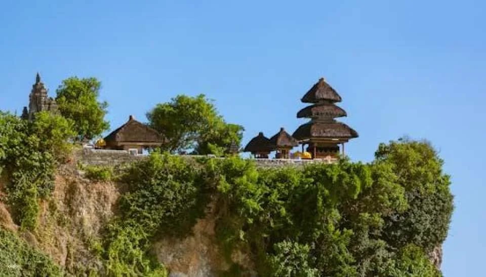 Sunset at Uluwatu Temple with spa option