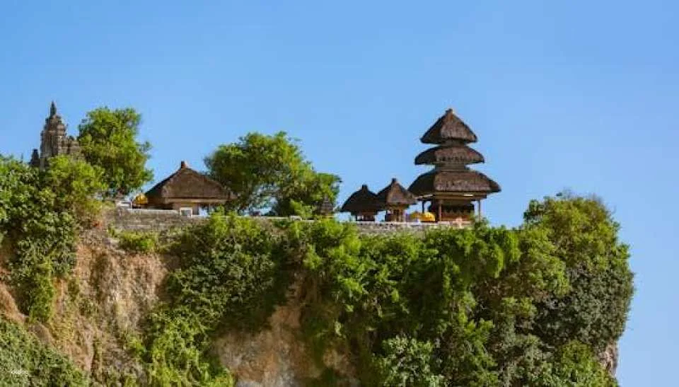Sunset at Uluwatu Temple with spa option (620390)