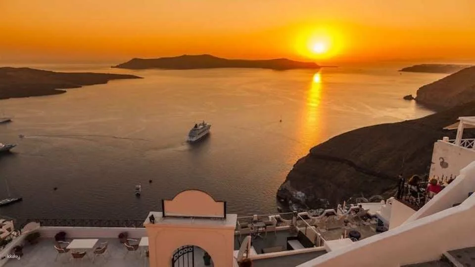 Santorini audio guide with TravelMate app
