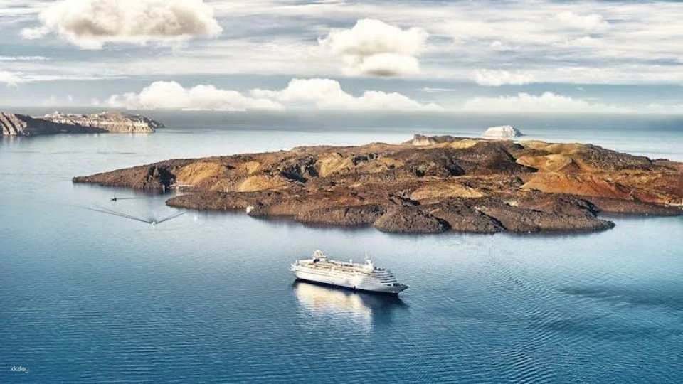 Santorini audio guide with TravelMate app