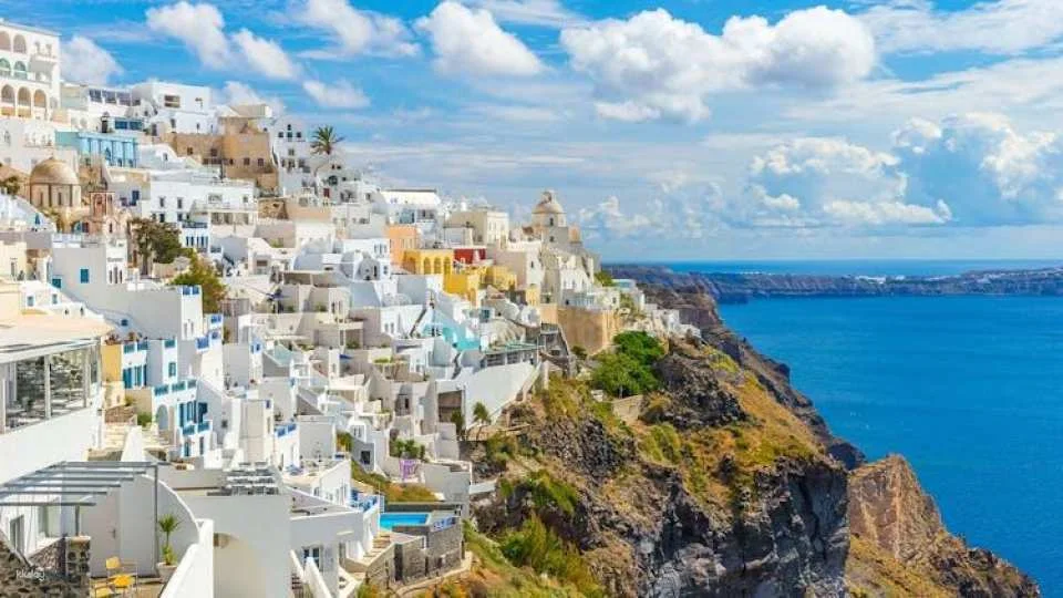 Santorini audio guide with TravelMate app