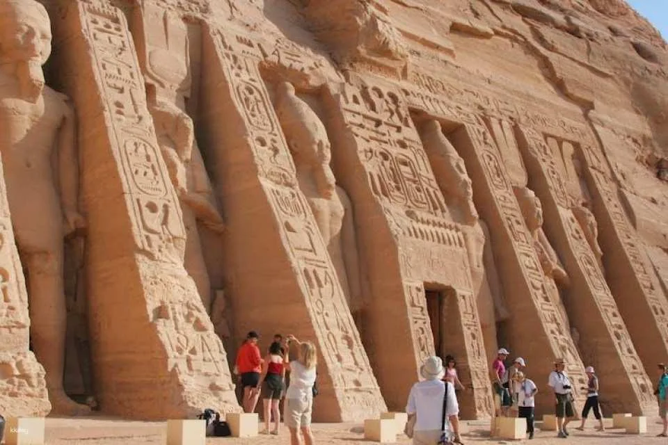 Guided Tour of Abu Simbel Temples from Aswan with Nubian Lunch
