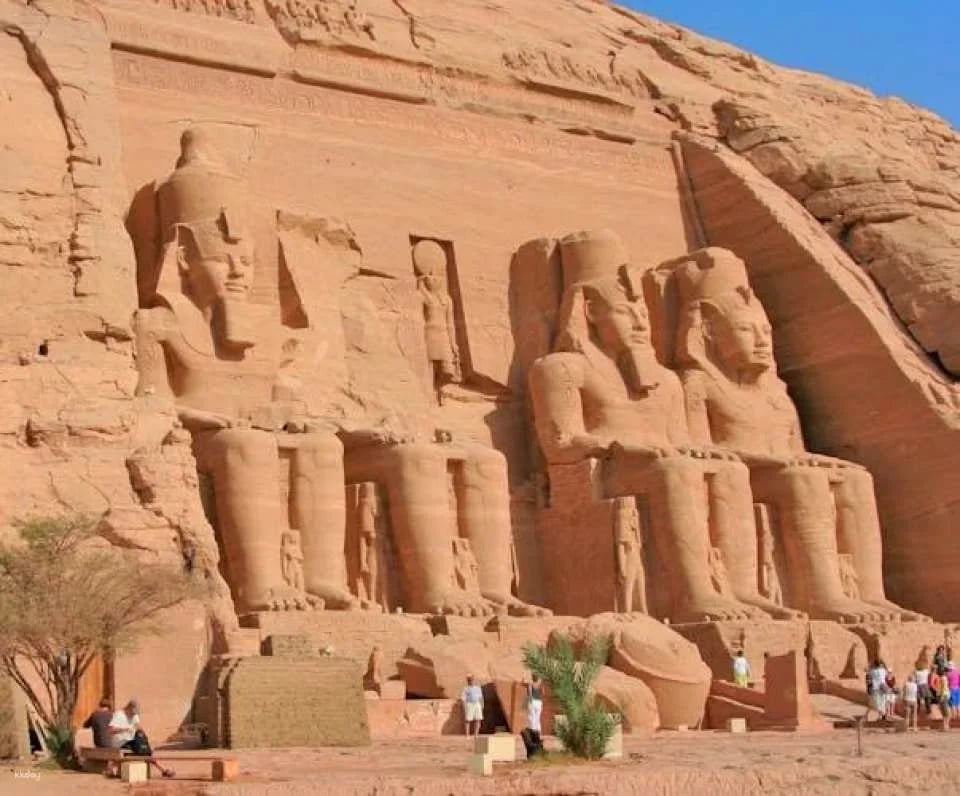 Guided Tour of Abu Simbel Temples from Aswan with Nubian Lunch