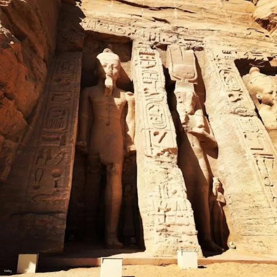 Guided Tour of Abu Simbel Temples from Aswan with Nubian Lunch