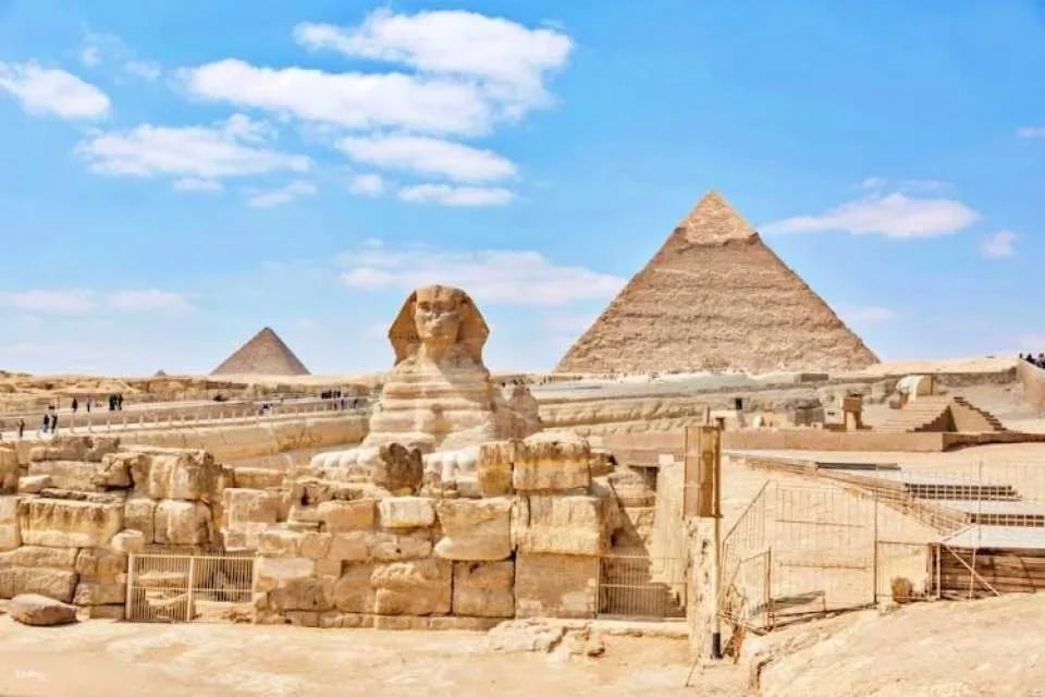 The New Museum and Giza Pyramids with lunch from Matrouh and Alamain