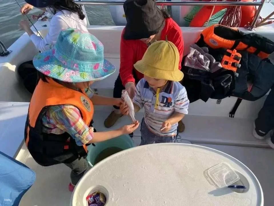 Xiamen Sailing Experience (Sailing and Surfing + Free Upgrade to a Sailing Boat + Accident Insurance Included + Free Glasses + Waterproof Bag + Sun Protection Arms)