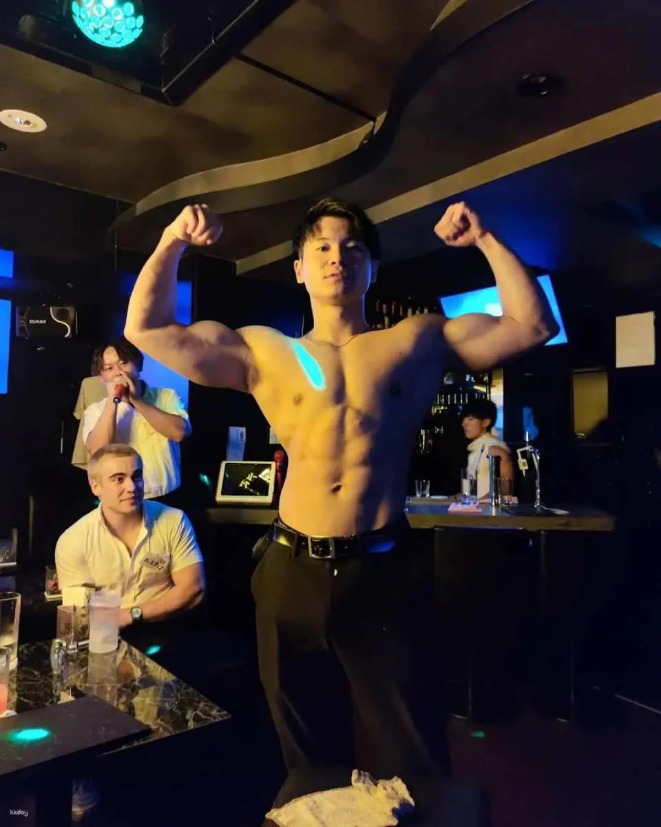 Macho Macho Muscle Bar Experience in Tenjin, Fukuoka, Japan: All-you-can-drink & Performances