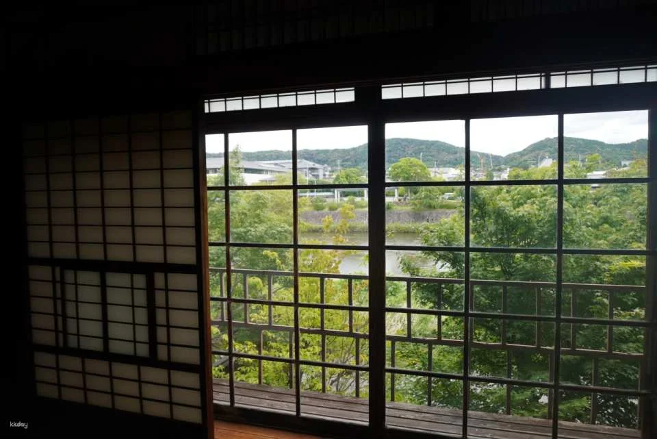 Tea Ceremony, Calligraphy in 150 year old Kyoto Machiya with Kamogawa View