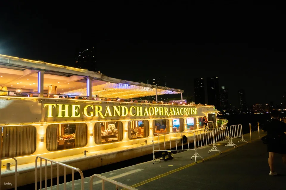 The Grand Chaophraya Cruise with Buffet, Live Music and Traditional Thai performances | Bangkok