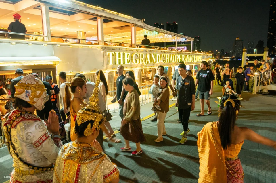 The Grand Chaophraya Cruise with Buffet, Live Music and Traditional Thai performances | Bangkok