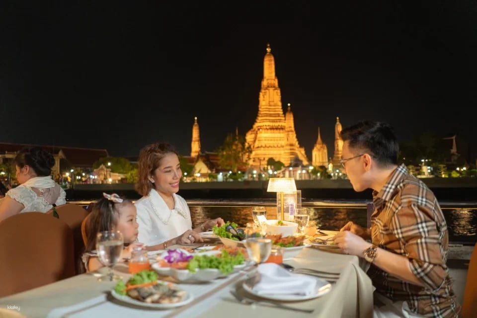 The Grand Chaophraya Cruise with Buffet, Live Music and Traditional Thai performances | Bangkok