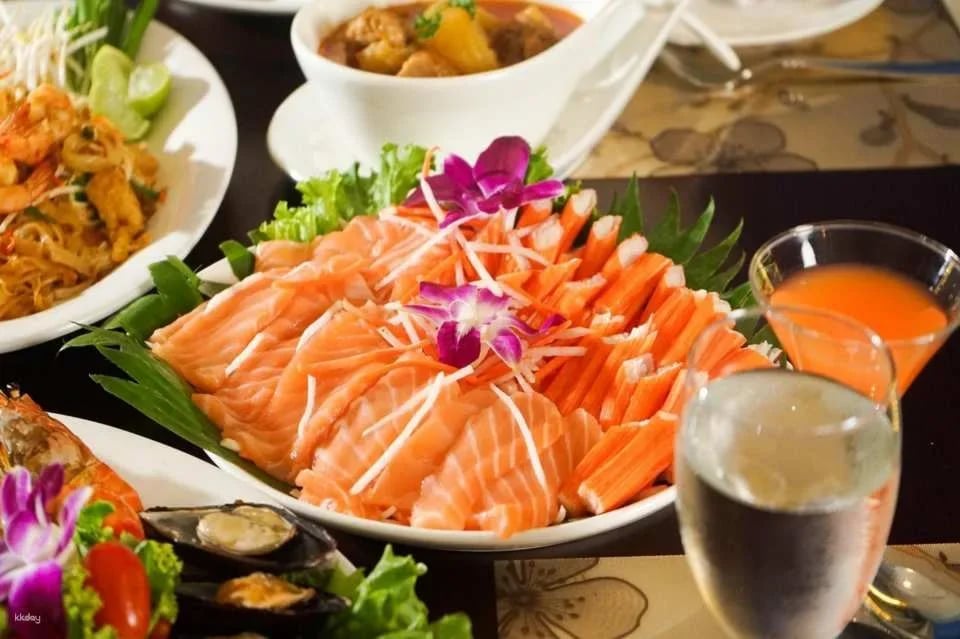 The Grand Chaophraya Cruise with Buffet, Live Music and Traditional Thai performances | Bangkok
