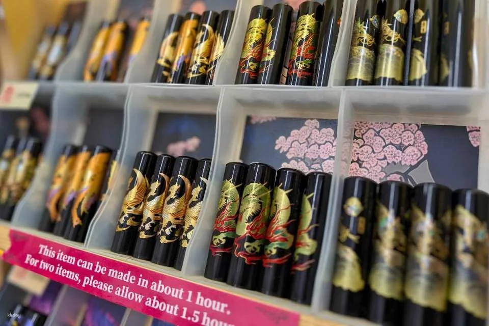 Tokyo Shinjuku | Customized Chinese Character Stamps Experience & Stroll Through the Trendy 3-chome District (60 minutes, excluding stamp making fee)