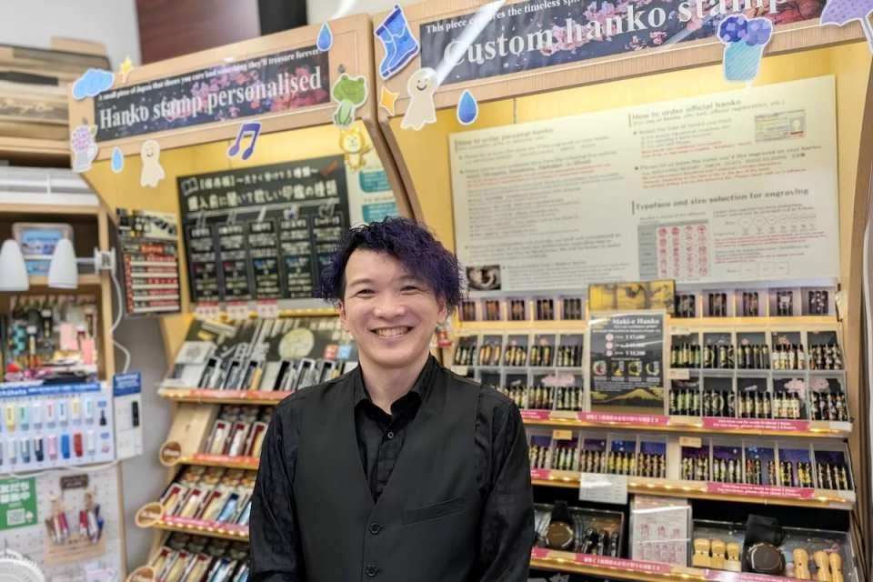 Tokyo Shinjuku | Customized Chinese Character Stamps Experience & Stroll Through the Trendy 3-chome District (60 minutes, excluding stamp making fee)