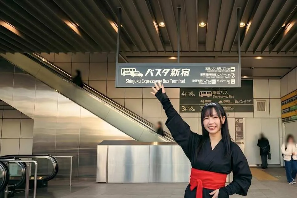 Tokyo Shinjuku | Customized Chinese Character Stamps Experience & Stroll Through the Trendy 3-chome District (60 minutes, excluding stamp making fee)