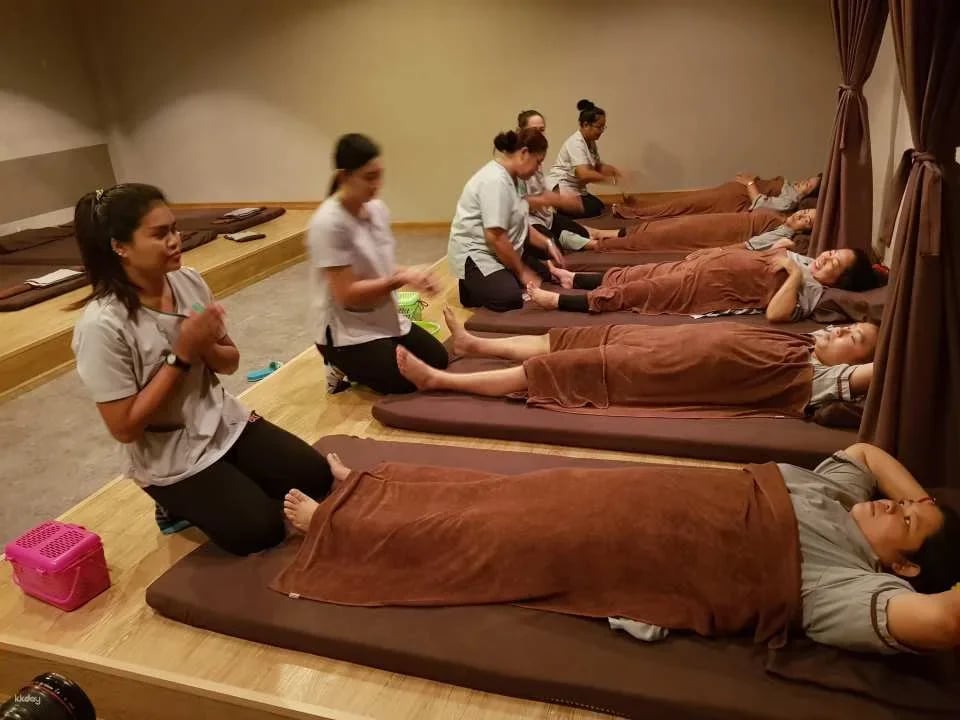 Pattaya: Thai Massage and Airport Transfer