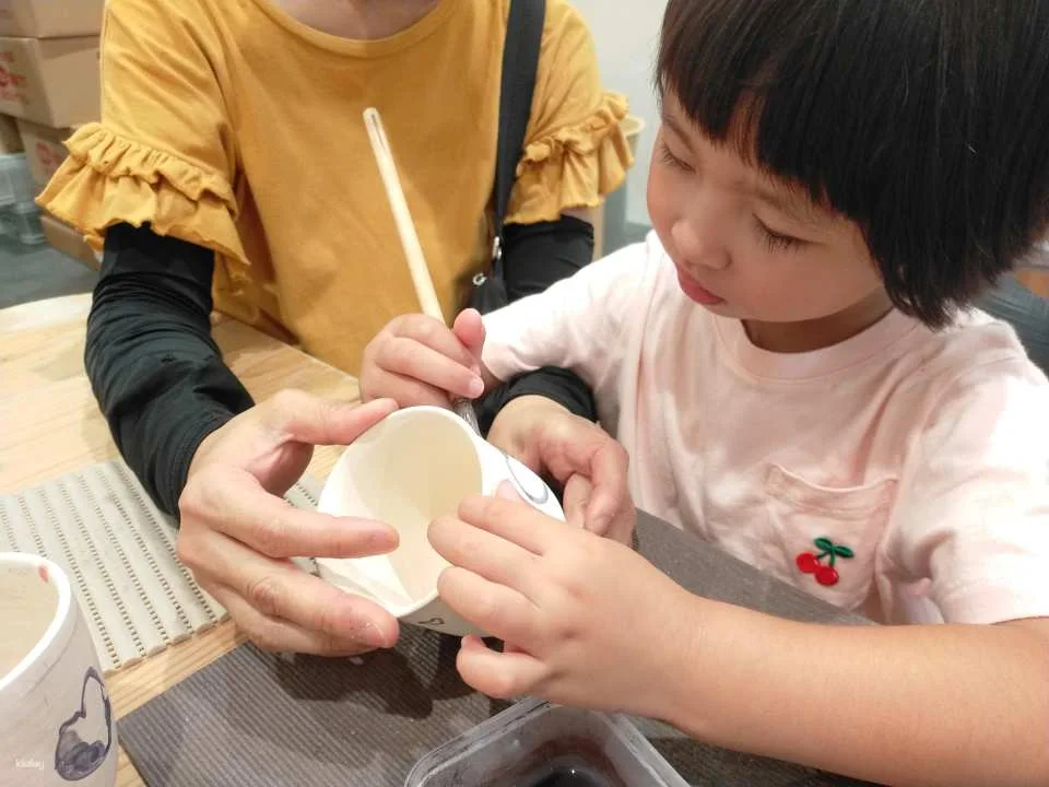 Kiyomizu Pottery Painting Experience in Kyoto