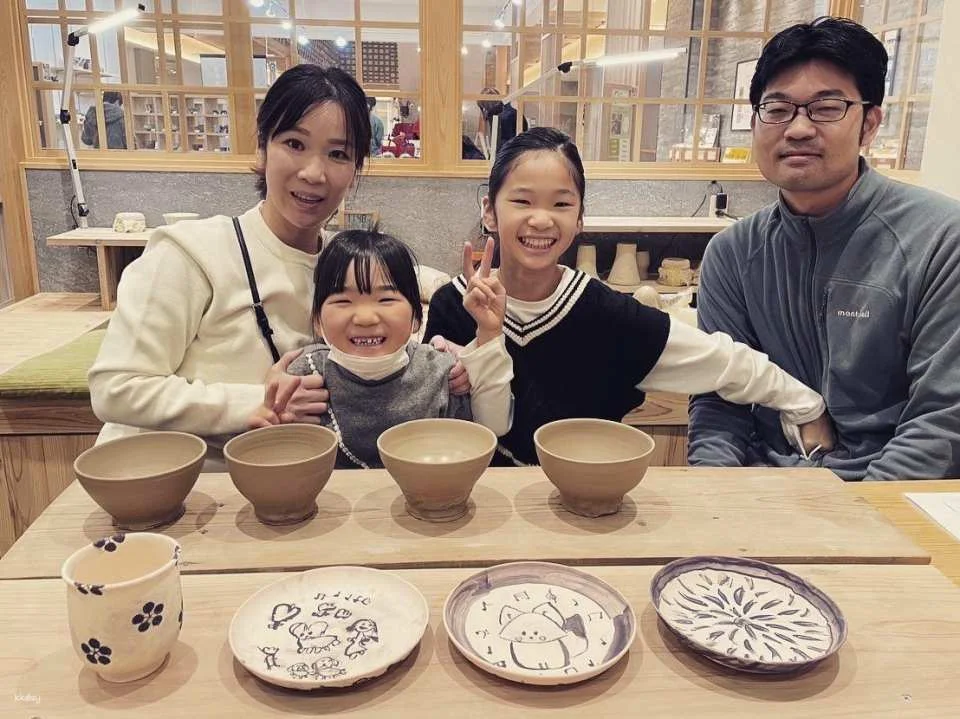 Kiyomizu Pottery Painting Experience in Kyoto