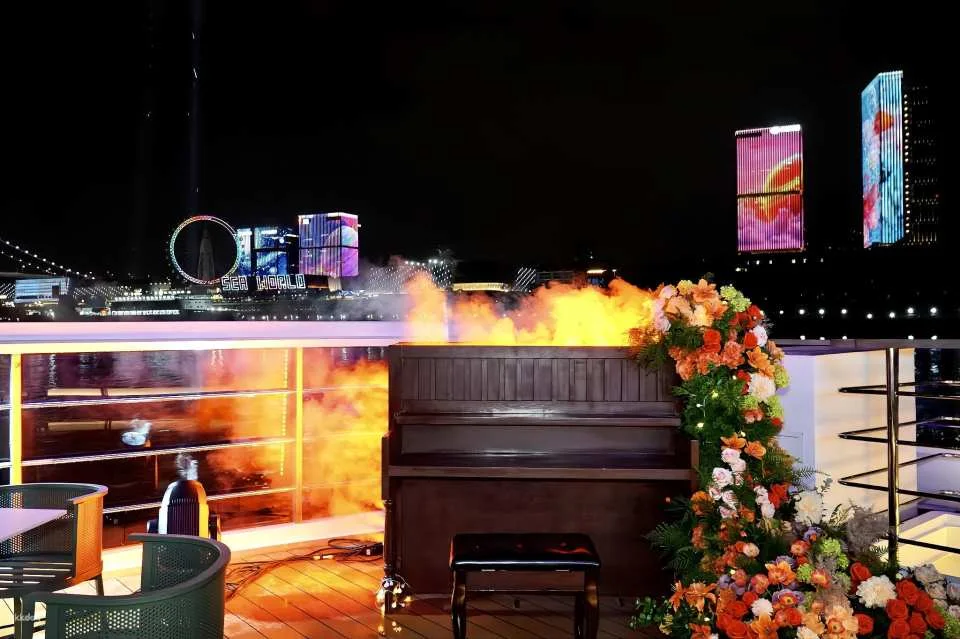 Gulangyu Cruise to Xiamen: A High-End Maritime Nighttime Dining and Show (All-inclusive package including dining, entertainment, and night views)
