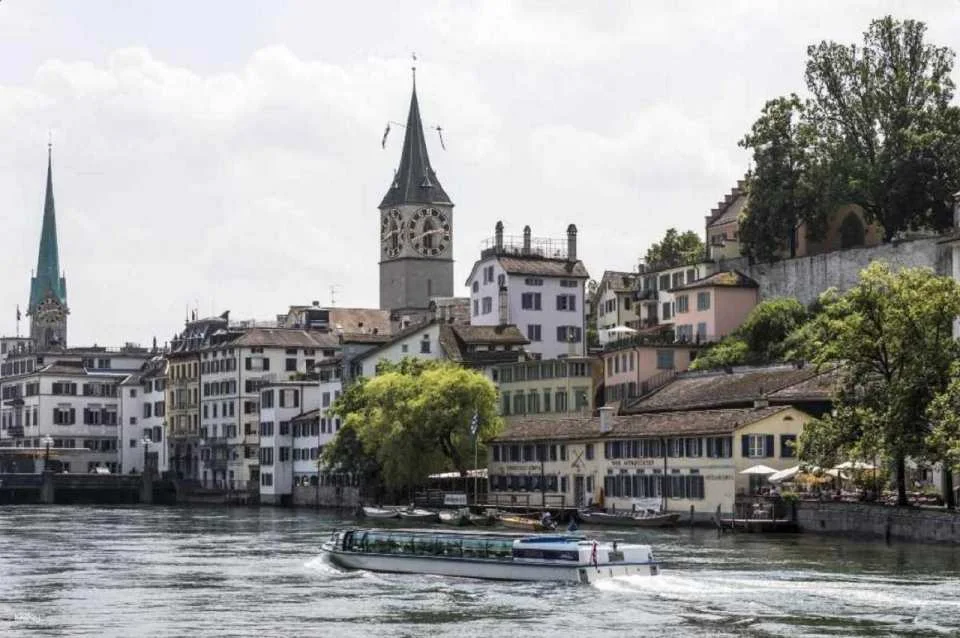 Zurich Sightseeing Bus Tour with Guided Old Town Walk