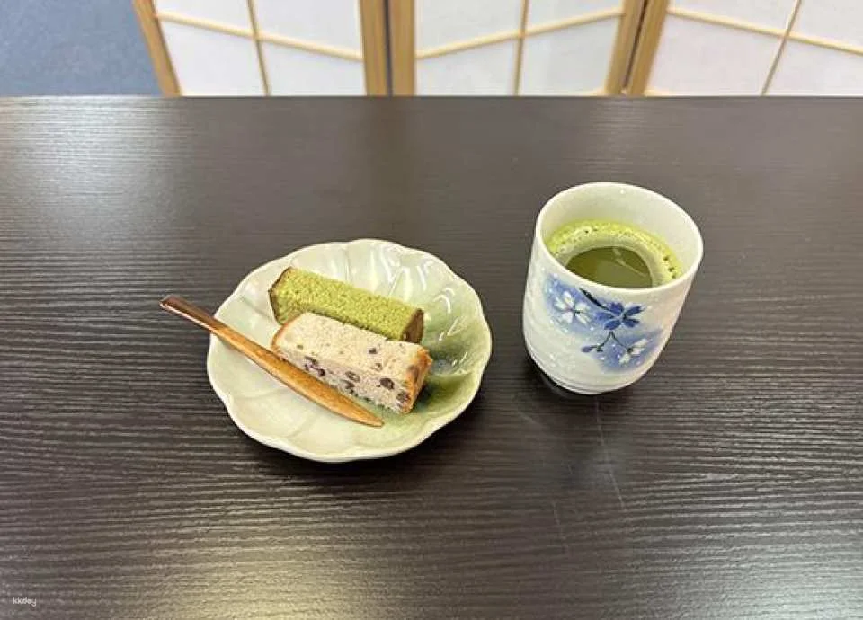 名古屋市栄地区で書道を体験しよう！書道マスターと一緒に、日本における書道の歴史と文化を学び、書道を体験。最後に自分だけの額縁入りの書を完成させる選択コースあり。