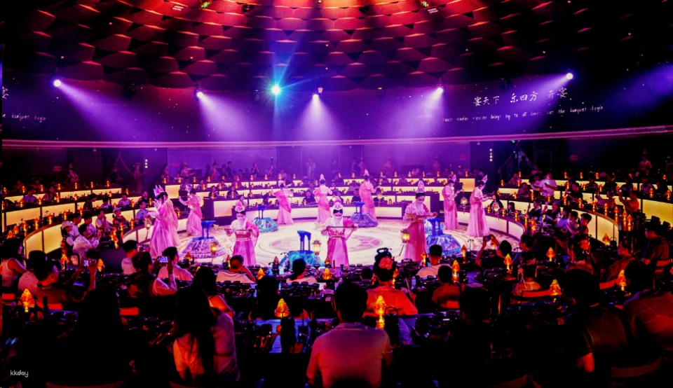 China | Shenzhen Yantianxia Banquet: An immersive palace-style song and dance banquet with optional ancient costumes and exquisite makeup. (659886)
