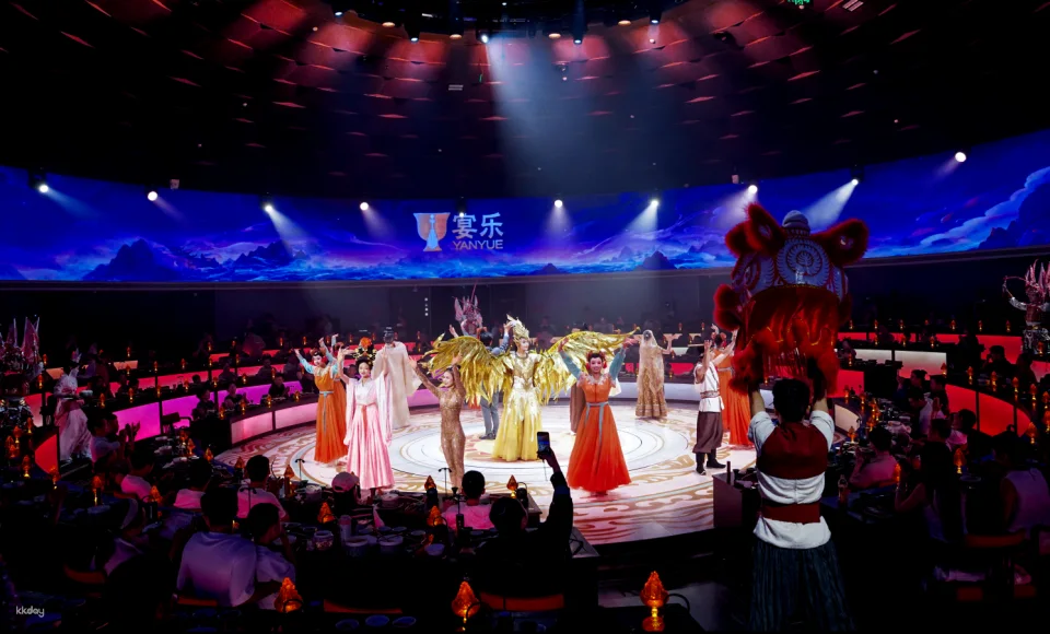 China | Shenzhen Yantianxia Banquet: An immersive palace-style song and dance banquet with optional ancient costumes and exquisite makeup.