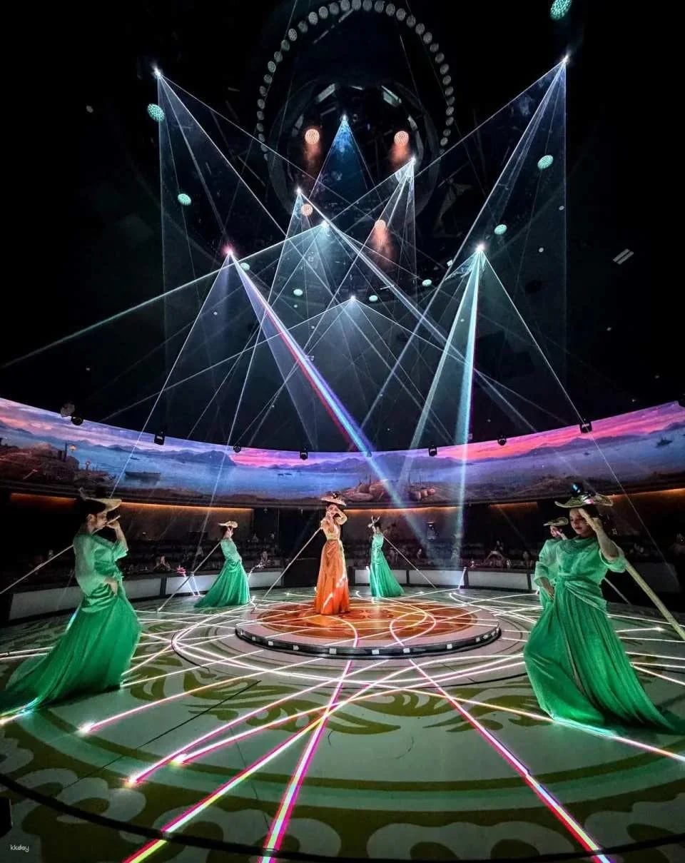 China | Shenzhen Yantianxia Banquet: An immersive palace-style song and dance banquet with optional ancient costumes and exquisite makeup.