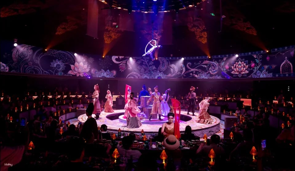 China | Shenzhen Yantianxia Banquet: An immersive palace-style song and dance banquet with optional ancient costumes and exquisite makeup.