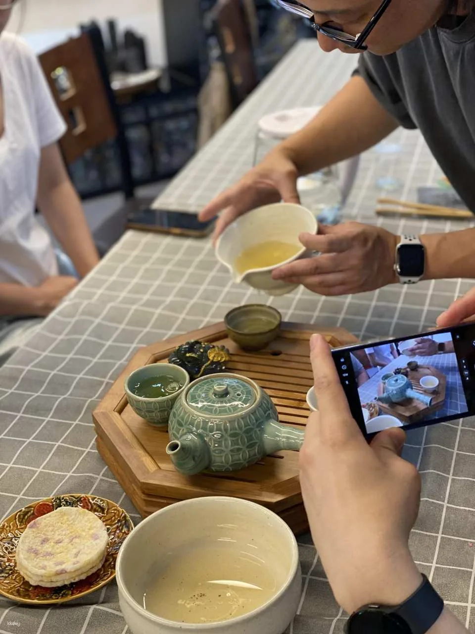 Busan Traditional Craft Experience | Create Your Own Mother-of-Pearl Lacquerware (Najeonchilgi) & Korean Tea Ceremony