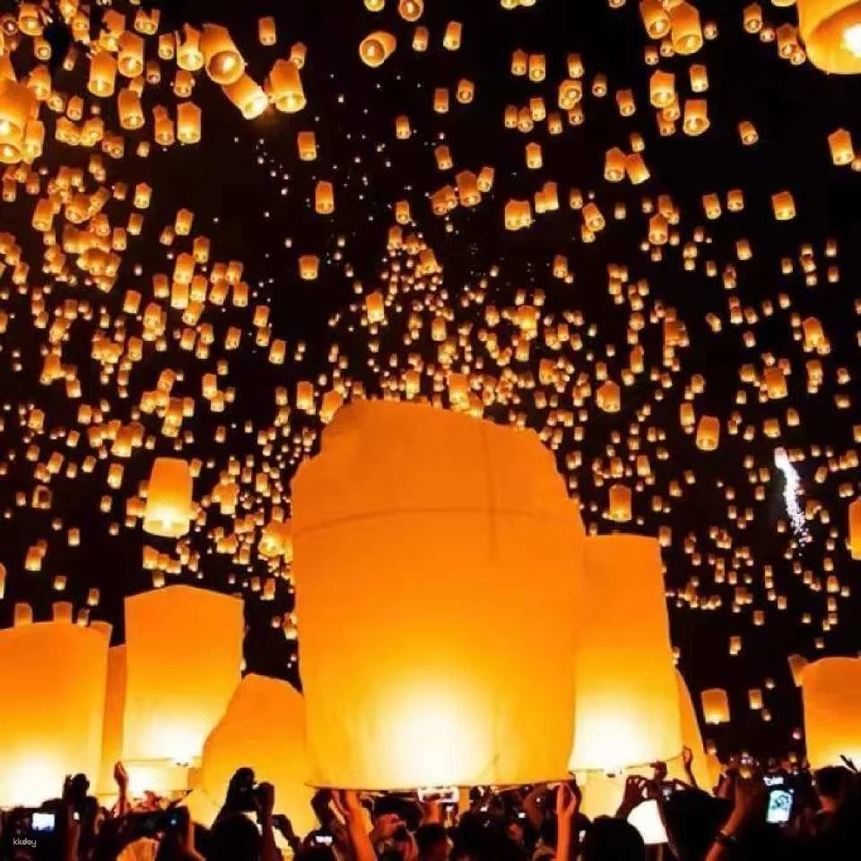 Chiang Mai: Yi Peng Lantern Festival at Maejo University